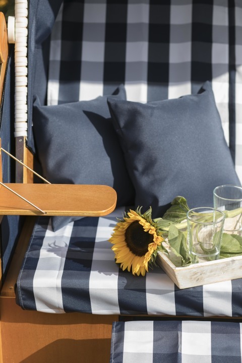 007700_strandkorb_ostsee_dreisitzer_weiss_karo_blau_milieu-13