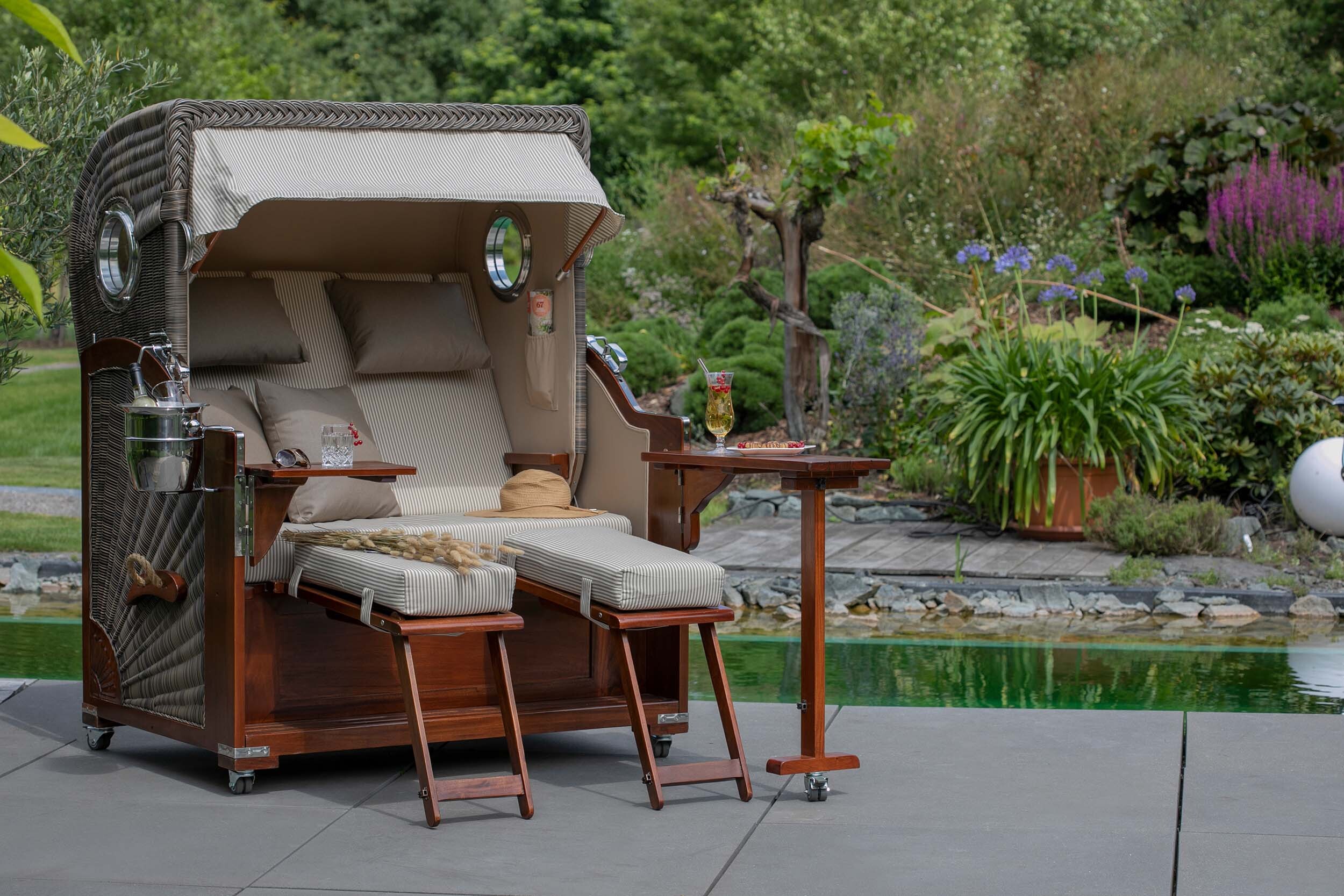 01509_00765_bl00646_baltikum_mahagoni_bullauge_pe_grey_dessin_510_bistrotisch_champagnerkuehler-3