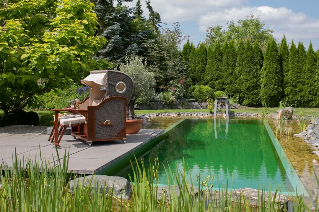 01509_00765_bl00646_baltikum_mahagoni_bullauge_pe_grey_dessin_510_bistrotisch_champagnerkuehler-1-2bosteuolisai3