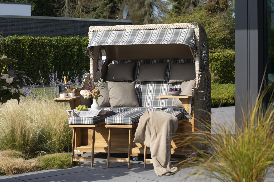 01813_strandkorb_baltikum_dreisitzer_teak_bullauge_shell_522_milieu-4uu6vpavd7lykv