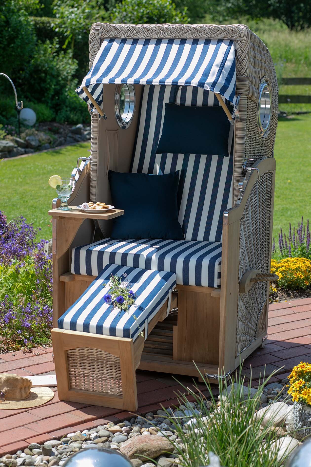 md20900_strandkorb_duene_single_teak_bullauge_dessin_518_blau_weiss_milieu320-4kbh6mr7yjyd2mfk